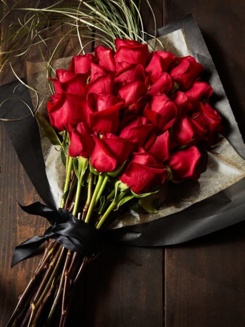 باقات الورود الحمراء... أفضل هدية للزوجة في عيد الحب أنوثة Ounousa
