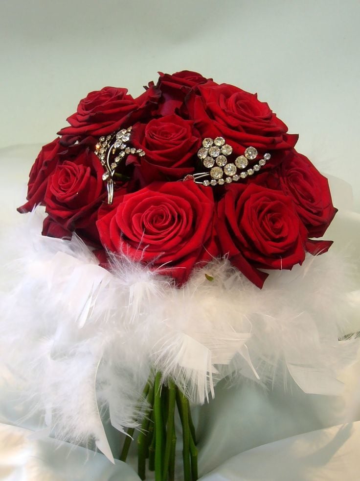 باقات الورود الحمراء... أفضل هدية للزوجة في عيد الحب أنوثة Ounousa